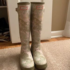 Barely Worn Size 8 Hunter Boots